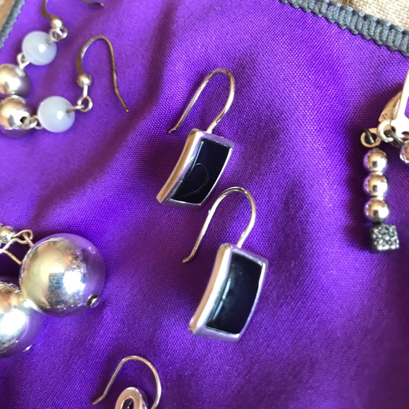 Lot of Seven Pairs of Earrings - Silver and Black - Picture 6 of 8